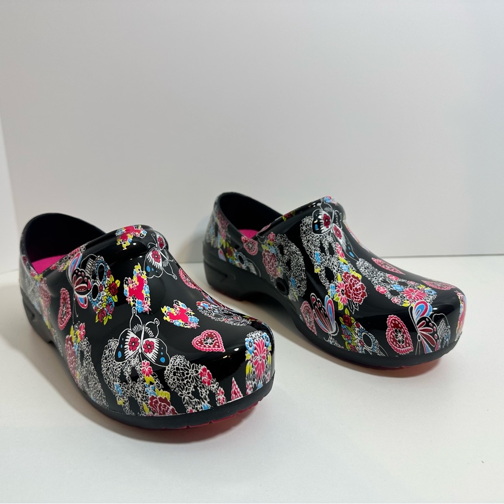 NWT Anywear SR Angel Slip-Resistant Clogs - Sugar Skull Print - Size 8